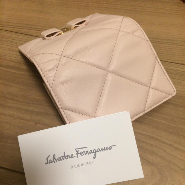 Salvatore Ferragamo(サルヴァトーレフェラガモ)のFerragamo 定期・名刺ケース 新品！ レディースのファッション小物(名刺入れ/定期入れ)の商品写真