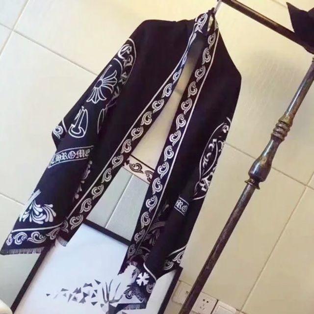 黒 x 白 大判ストール クロムハーツ好きに 秋冬 カシミアタッチ レディースのファッション小物(ストール/パシュミナ)の商品写真