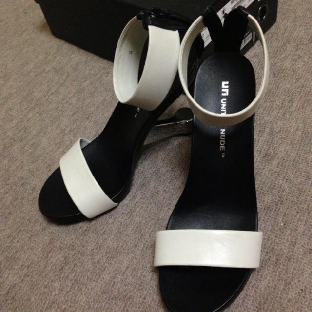 UNITED ARROWS(ユナイテッドアローズ)のyoko様専用ユナイテッドヌーサンダル レディースの靴/シューズ(ハイヒール/パンプス)の商品写真