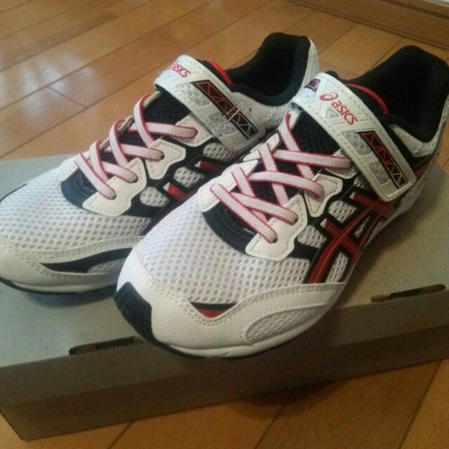 asics(アシックス)のasics 運動靴 スニーカー 21.5cm キッズ/ベビー/マタニティのキッズ/ベビー/マタニティ その他(その他)の商品写真