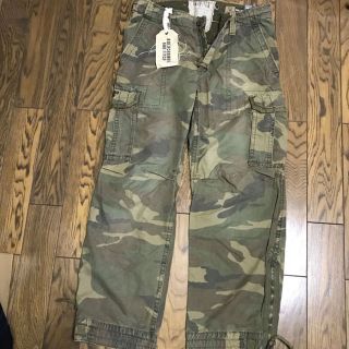 アバクロンビーアンドフィッチ(Abercrombie&Fitch)の【新品】アバクロ 迷彩 メンズ カーゴパンツ(ワークパンツ/カーゴパンツ)