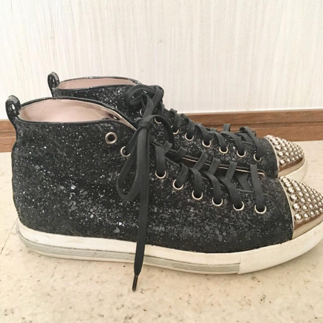 miumiuお洒落グリッタースニーカー スタッズ 黒 ハイカット 38.5