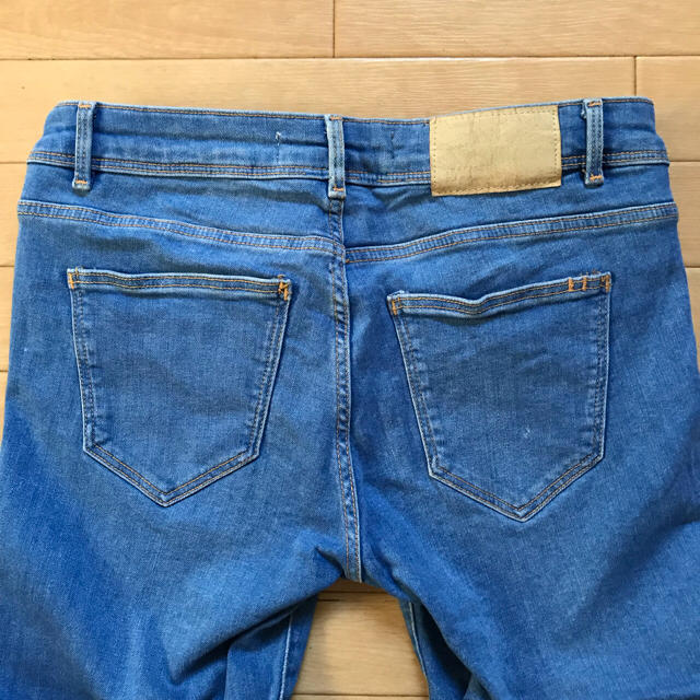 ZARA(ザラ)のカットオフデニム レディースのパンツ(デニム/ジーンズ)の商品写真