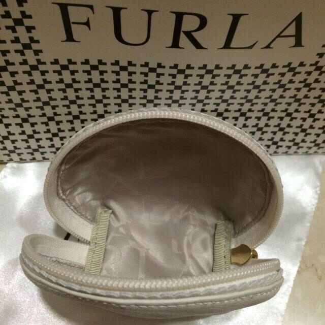 Furla(フルラ)のaya様専用♡FURLAポーチ ホワイト レディースのファッション小物(ポーチ)の商品写真