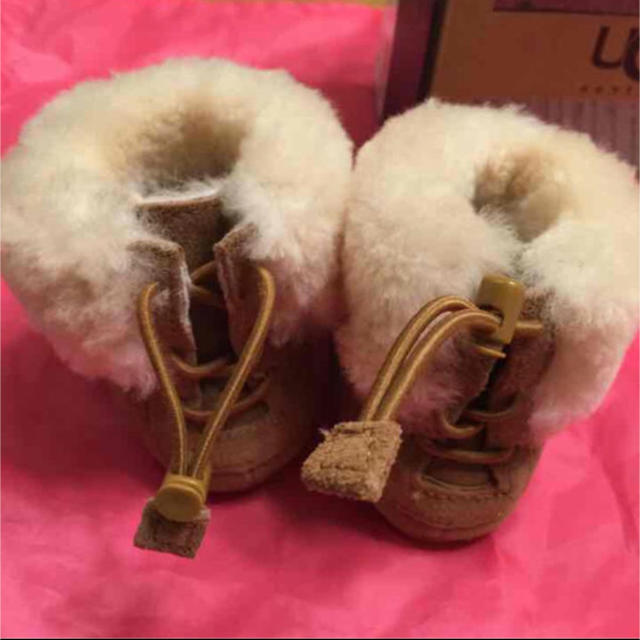 UGG(アグ)の美品 箱付き ugg アグ ベビー ブーツ キッズ/ベビー/マタニティのベビー靴/シューズ(~14cm)(ブーツ)の商品写真