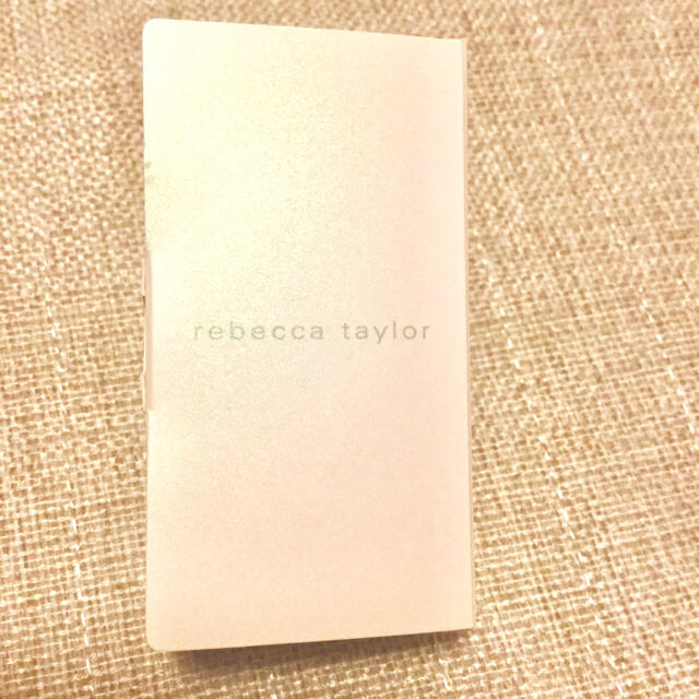 Rebecca Taylor(レベッカテイラー)の🌟新品未使用🌟レベッカテイラー ネイルカラー(ピンク/シルバー) 2本セット コスメ/美容のネイル(マニキュア)の商品写真