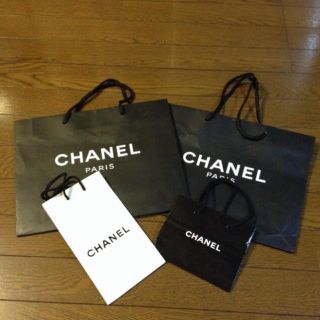 シャネル(CHANEL)の✨シャネル ショップ袋 4枚セット✨(ショップ袋)