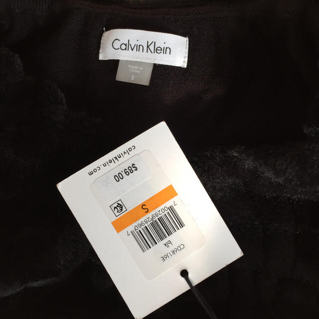 Calvin Klein(カルバンクライン)のカルバンクライン フェイクファー 新品タグ付 レディースのジャケット/アウター(ノーカラージャケット)の商品写真