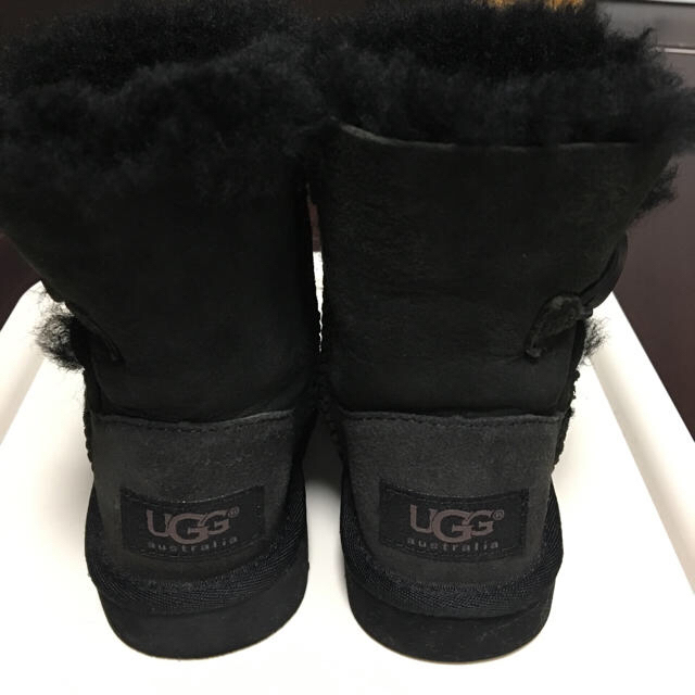 UGG(アグ)のsakura丸様専用☆UGG ムートンブーツ ブラック ベビー キッズ キッズ/ベビー/マタニティのベビー靴/シューズ(~14cm)(ブーツ)の商品写真