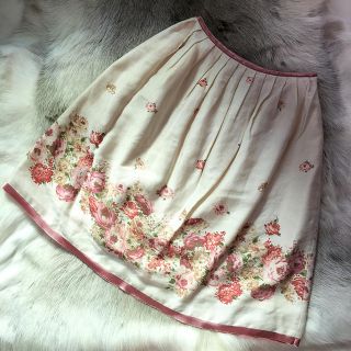 エムズグレイシー(M'S GRACY)の未使用品♡  エムズグレイシー  お花プリント柄スカート♡(ひざ丈スカート)