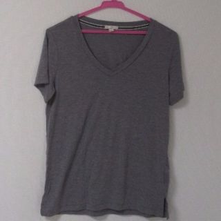 ギャップ(GAP)の【新品】GAP　Vネックカットソー　M(Tシャツ(半袖/袖なし))