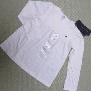 トミーヒルフィガー(TOMMY HILFIGER)の【新品】トミーヒルフィガー　長袖カットソー　100(Tシャツ/カットソー)