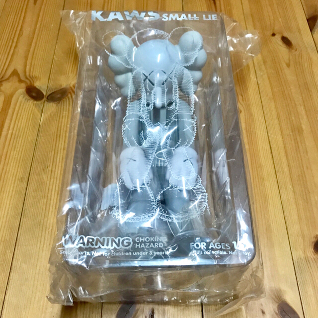 七CHAN様専用]KAWS SMALL LIE GREY-