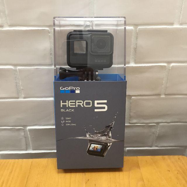 GoPro(ゴープロ)の【明日発送】GoPro HERO5　新品未使用 スマホ/家電/カメラのカメラ(ビデオカメラ)の商品写真