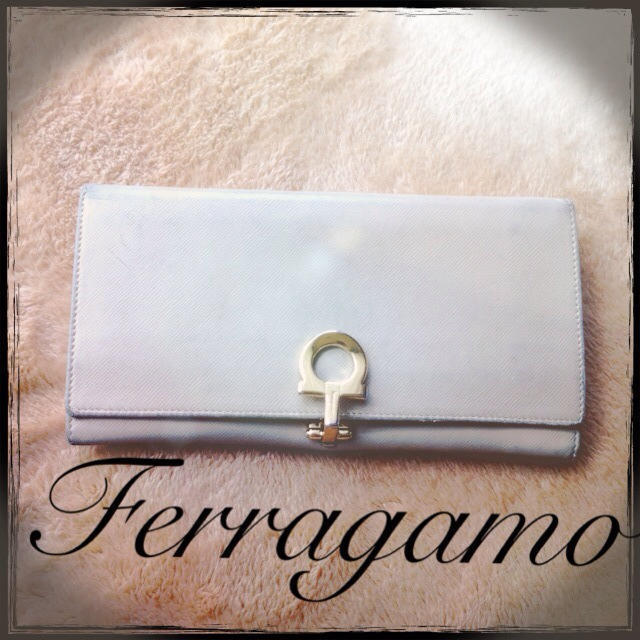 Ferragamo(フェラガモ)の値下！Ferragamo＊ベージュ長財布 レディースのファッション小物(財布)の商品写真