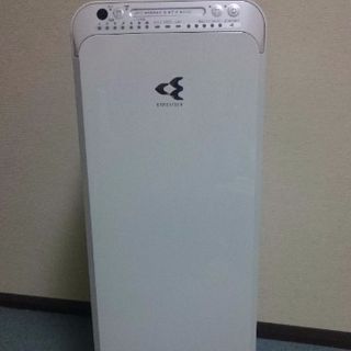 ダイキン(DAIKIN)の送料込　ダイキン　空気清浄機　MCK55S-W　2016年製(加湿器/除湿機)