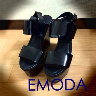 エモダ(EMODA)のEMODA エナメルバルキーサンダル(サンダル)