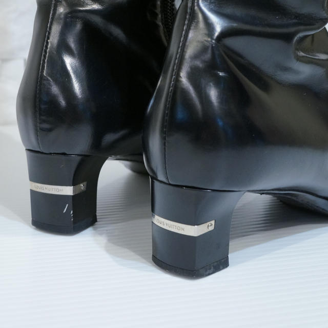 LOUIS VUITTON(ルイヴィトン)の正規品 美品✨ルイ ヴィトン☆エナメルレザー ストラップブーツ 定価15万 23 レディースの靴/シューズ(ブーツ)の商品写真