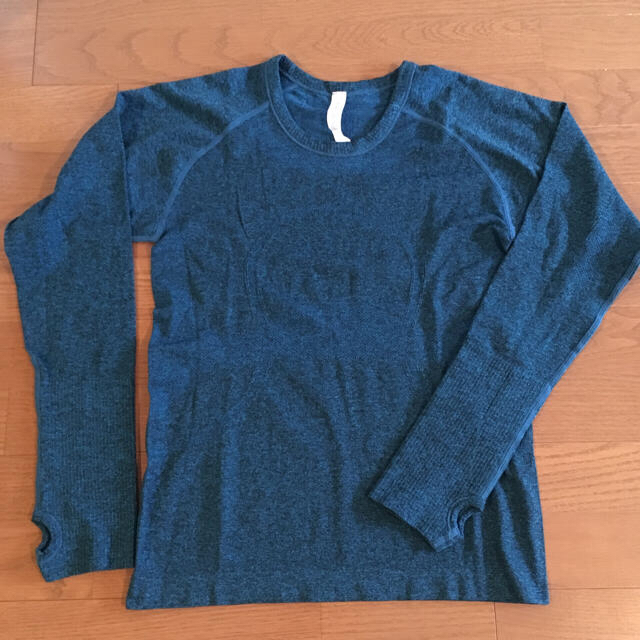 lululemon(ルルレモン)のlululemon Long T-shirt size8 *outlet* スポーツ/アウトドアのトレーニング/エクササイズ(ヨガ)の商品写真