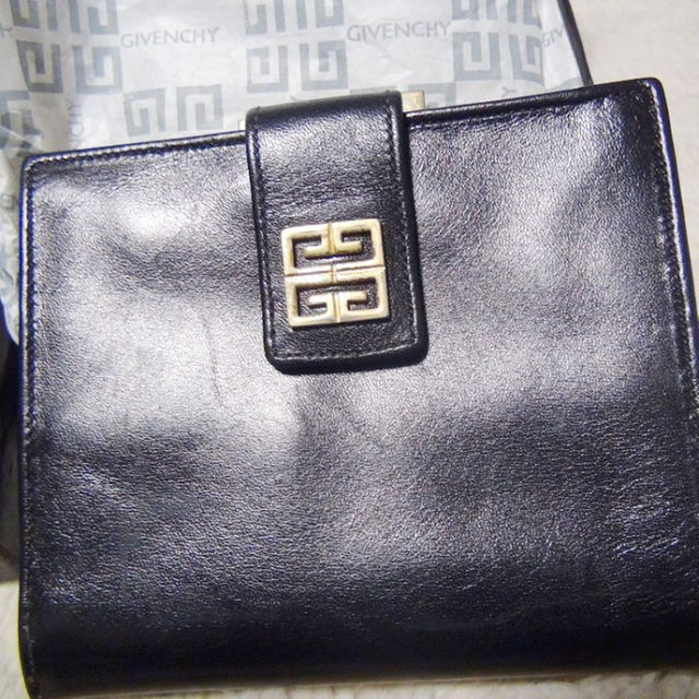 GIVENCHY - ジバンシーの2つ折り財布 ブラックの通販 by x-japan's shop｜ジバンシィならラクマ