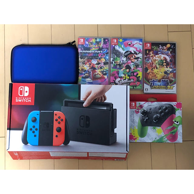 Nintendo Switch(ニンテンドースイッチ)の任天堂スイッチ＋ケース＋Proコントローラー＋カセット3つ エンタメ/ホビーのゲームソフト/ゲーム機本体(家庭用ゲーム機本体)の商品写真