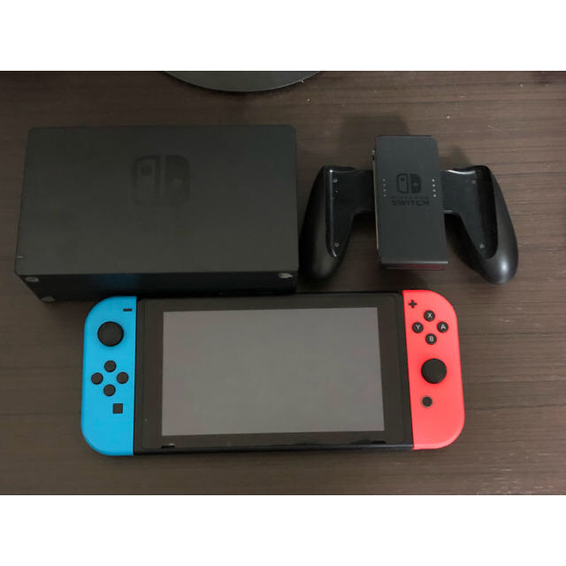 Nintendo Switch(ニンテンドースイッチ)の任天堂スイッチ＋ケース＋Proコントローラー＋カセット3つ エンタメ/ホビーのゲームソフト/ゲーム機本体(家庭用ゲーム機本体)の商品写真