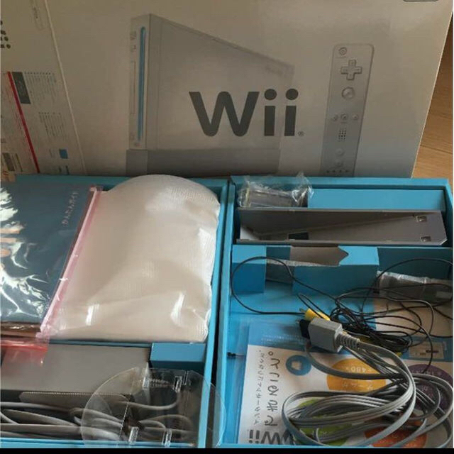 Wii(ウィー)のwii 本体 エンタメ/ホビーのゲームソフト/ゲーム機本体(家庭用ゲーム機本体)の商品写真