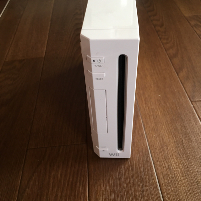 Wii(ウィー)のwii 本体 エンタメ/ホビーのゲームソフト/ゲーム機本体(家庭用ゲーム機本体)の商品写真