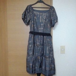 ジェーンマープル(JaneMarple)のtwinkle logotype tiered dress(ひざ丈ワンピース)