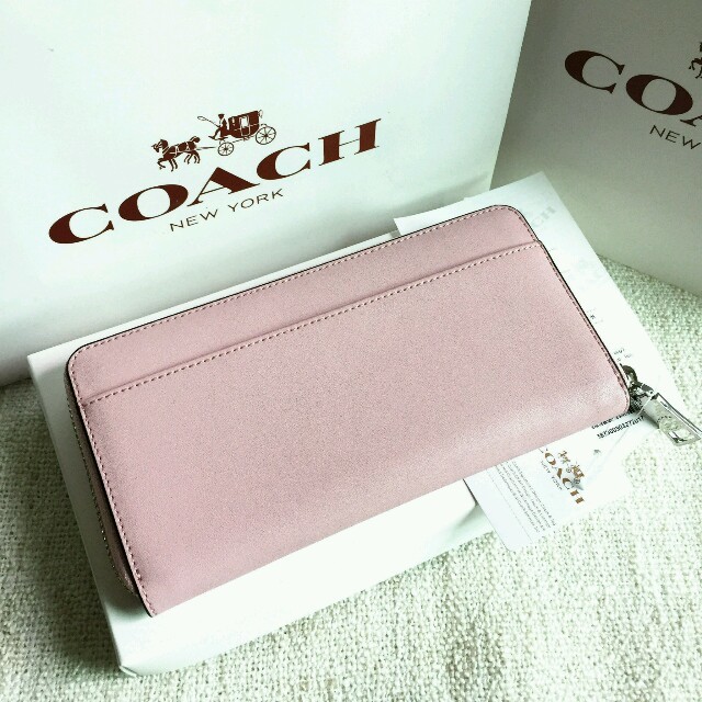 COACH(コーチ)のCOACH長財布 コーチ正規品 F53773 ピンク スヌーピー 女性用財布新品 レディースのファッション小物(財布)の商品写真