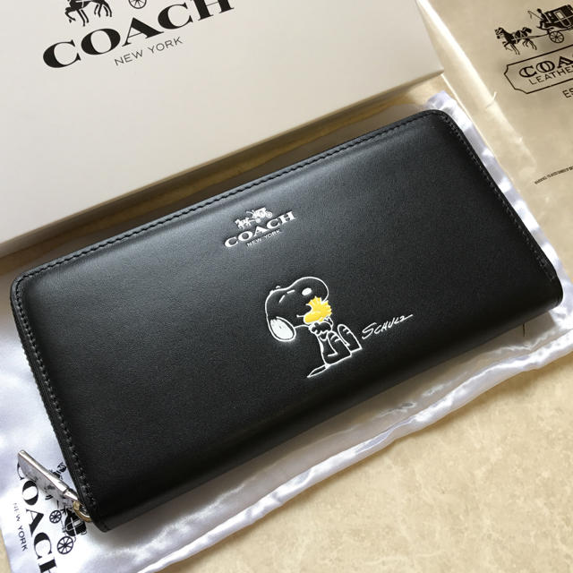 COACH(コーチ)の年末セール中 coach 長財布 スヌーピー 黒 新品 アウトレット コーチ レディースのファッション小物(財布)の商品写真