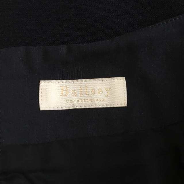 Ballsey(ボールジィ)のネイビースカート、ノーリーズカットソー レディースのスカート(ひざ丈スカート)の商品写真