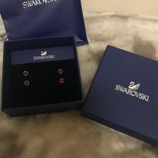 スワロフスキー(SWAROVSKI)のスワロフスキーピアス 赤 レッド 新品 swarovski(ピアス)