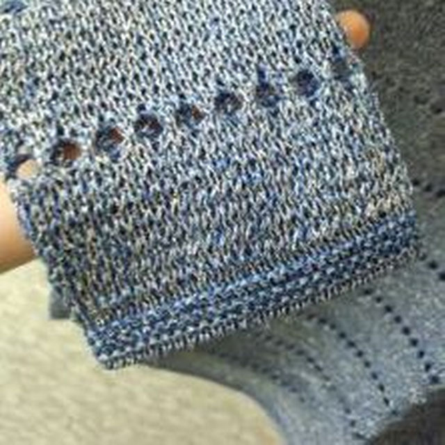 ブルーシルバーラメ糸透け感長袖ニットチュニックMサイズ レディースのトップス(ニット/セーター)の商品写真