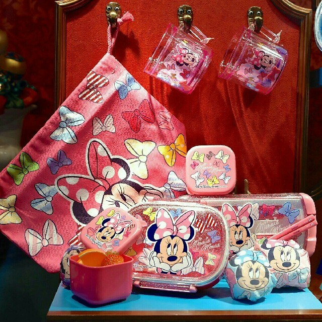 Disney ミニー リボン柄 プラスチック コップ ディズニーリゾート限定 の通販 By ウッディ S Shop ディズニーならラクマ