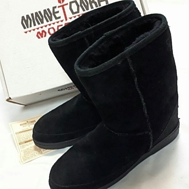 Minnetonka(ミネトンカ)の【新品】ミネトンカ ムートンブーツ 8 送料込！UGG.EMU好きな方 レディースの靴/シューズ(ブーツ)の商品写真