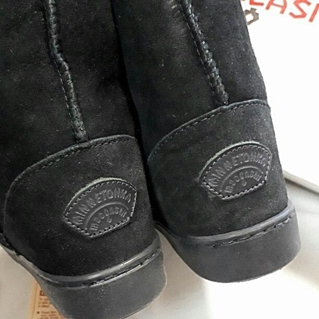 Minnetonka(ミネトンカ)の【新品】ミネトンカ ムートンブーツ 8 送料込！UGG.EMU好きな方 レディースの靴/シューズ(ブーツ)の商品写真