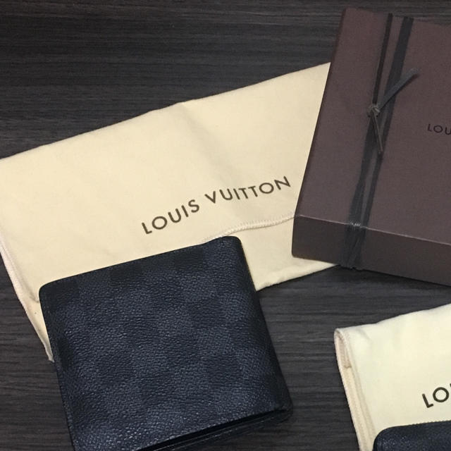 LOUIS VUITTON(ルイヴィトン)のLOUIS VUITTON 二つ折り財布 メンズのファッション小物(折り財布)の商品写真