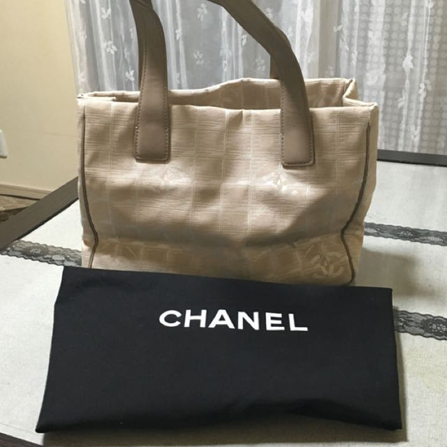 CHANEL ニュートラベルライントートバック♪