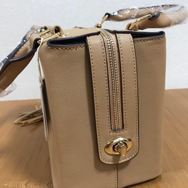 rienda(リエンダ)の新品タグ付き♡rienda BOXフリンジチャームBAG ノベルティ レディースのバッグ(ハンドバッグ)の商品写真