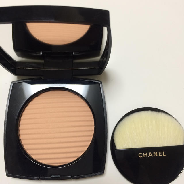 CHANEL(シャネル)のシャネル レ ベージュ プードゥル ベル ミン アンソレイエ ライト コスメ/美容のベースメイク/化粧品(フェイスパウダー)の商品写真