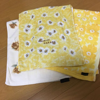 マリメッコ(marimekko)の洗面タオル イエロー系 3枚セット 美品(タオル/バス用品)