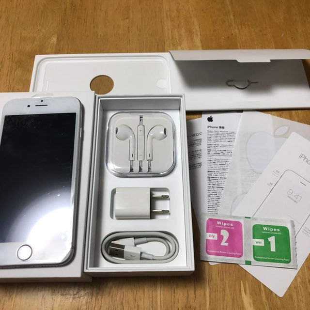 Apple(アップル)のほぼ新品♡iPhone6s カードリーダーを付けます！ スマホ/家電/カメラのスマートフォン/携帯電話(スマートフォン本体)の商品写真