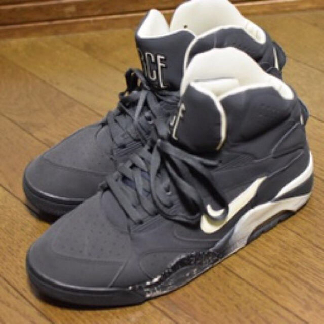 NIKE(ナイキ)のNIKE AIR FORCE 180 MID 蓄光モデル 28.5cm メンズの靴/シューズ(スニーカー)の商品写真