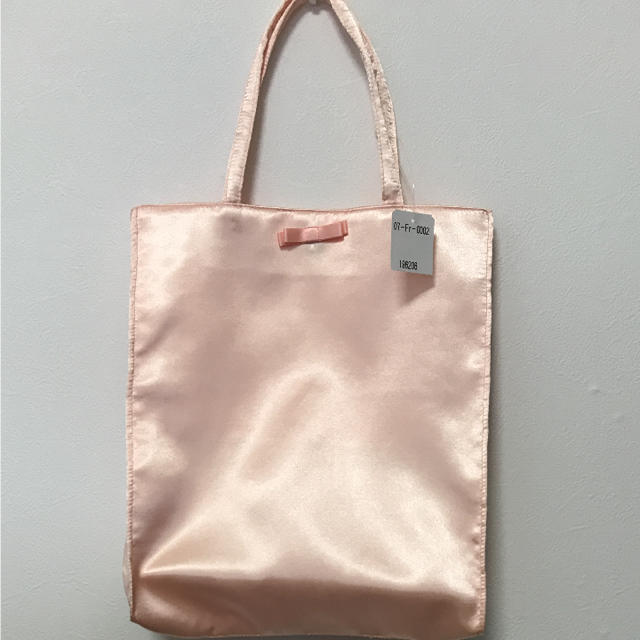 新品未使用 サブバッグ  サテン ピンク 結婚式 レディースのバッグ(トートバッグ)の商品写真