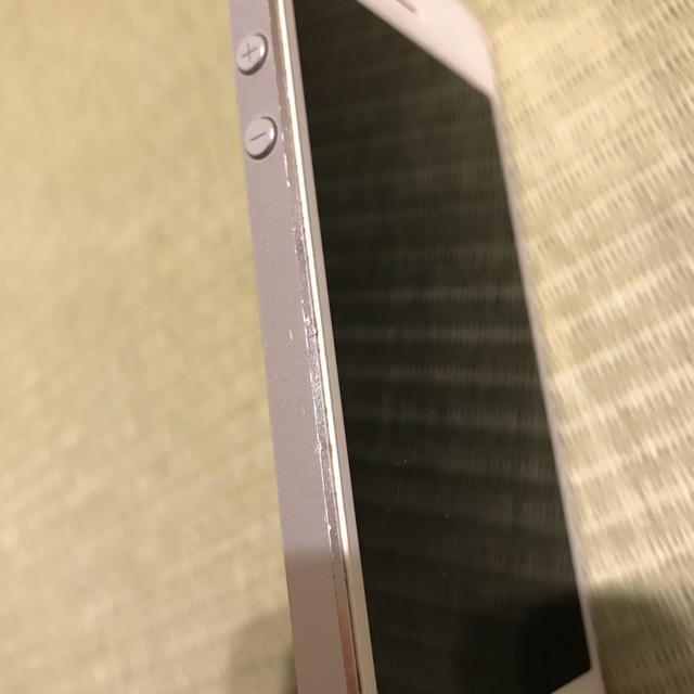 Apple(アップル)のiPhone5 32GB au 白 スマホ/家電/カメラのスマートフォン/携帯電話(スマートフォン本体)の商品写真