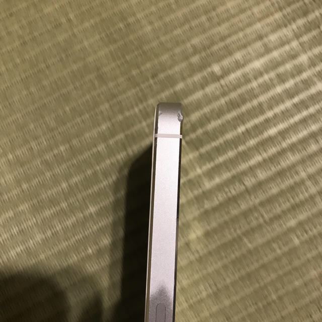 Apple(アップル)のiPhone5 32GB au 白 スマホ/家電/カメラのスマートフォン/携帯電話(スマートフォン本体)の商品写真