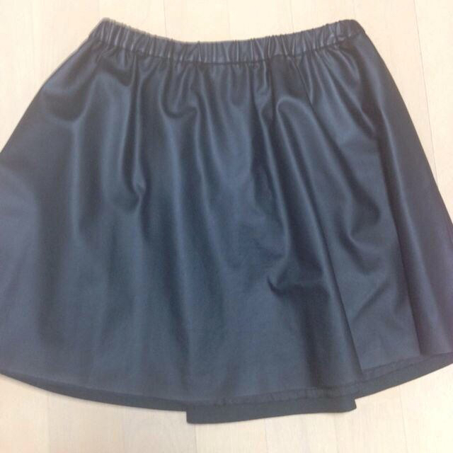 MERCURYDUO(マーキュリーデュオ)のフェイクレザースカート レディースのスカート(ミニスカート)の商品写真