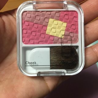 パラドゥ(Parado)のチーク(チーク)