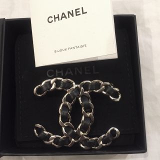 シャネル(CHANEL)の2017新作 新品 CHANEL シャネル ブローチ CCマーク 完売品(ブローチ/コサージュ)